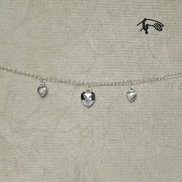 PULSEIRA PRATA COM 2 CORAÇÕES PEQUENOS E 1 GRANDE
